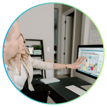 Dental Consultant showing block scheduling to the dentist